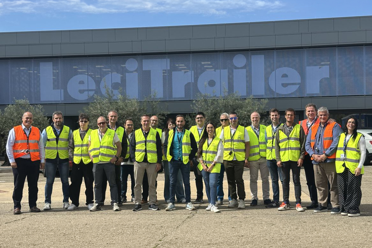 Los socios de Comprum visitan la fábrica de Lecitrailer en Zaragoza